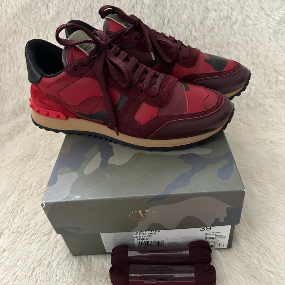 VALENTINO
Garavani Leather Rockstud Sneakers Red Camo